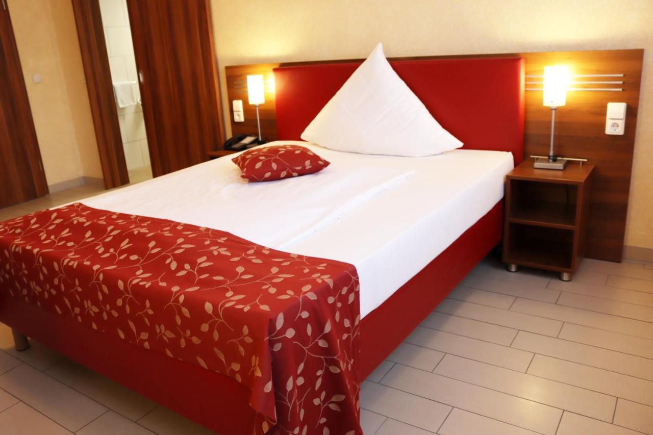 Land-Gut-Hotel Am Ring Meuspath Ngoại thất bức ảnh