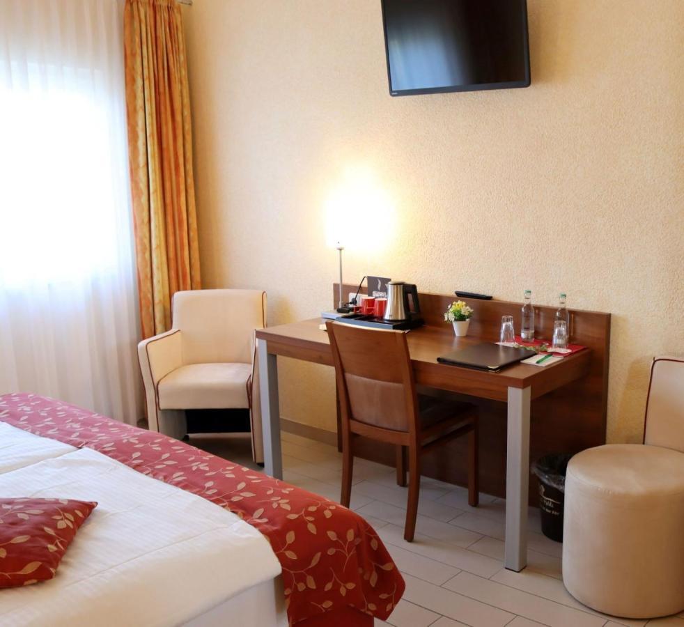 Land-Gut-Hotel Am Ring Meuspath Ngoại thất bức ảnh