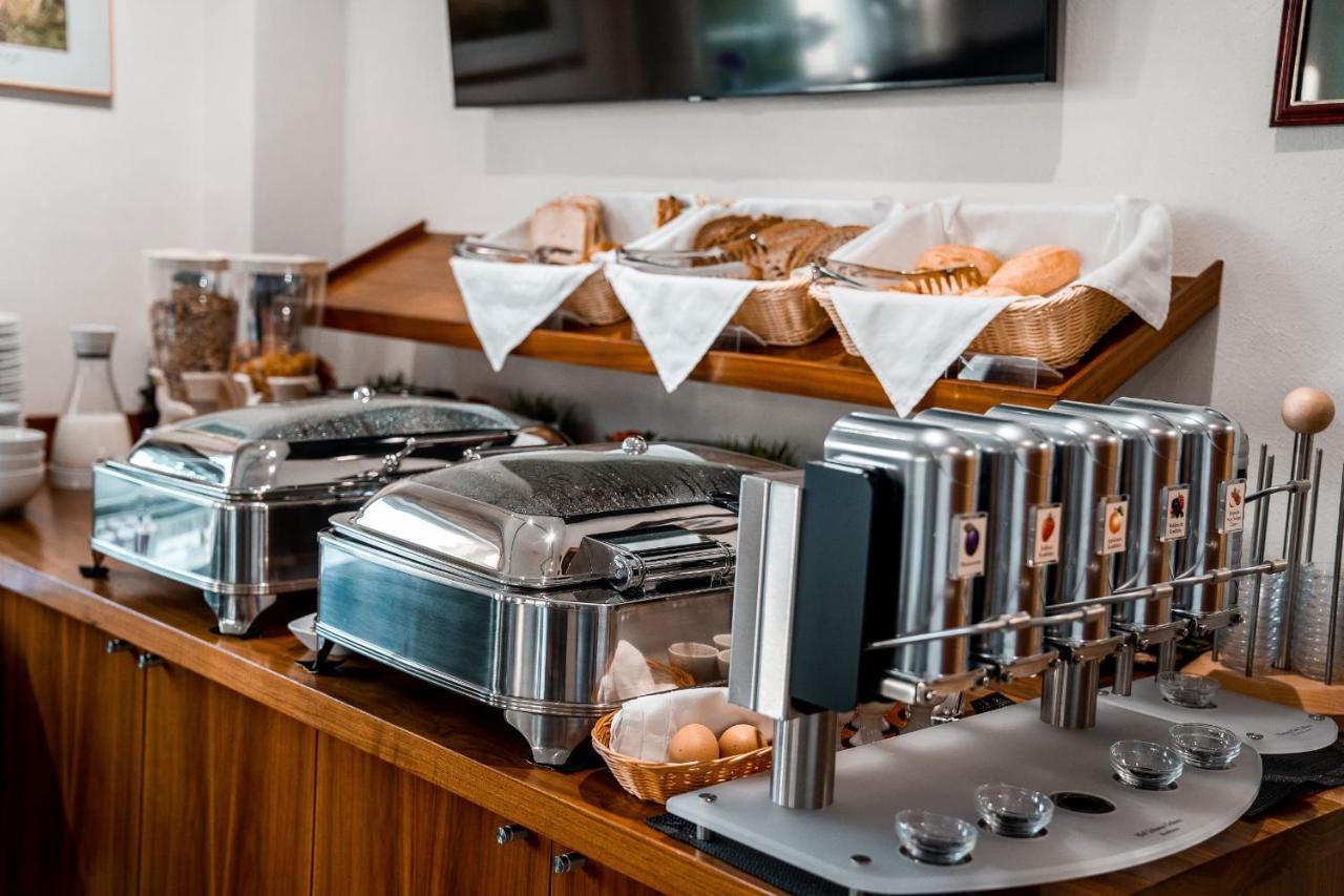Land-Gut-Hotel Am Ring Meuspath Ngoại thất bức ảnh
