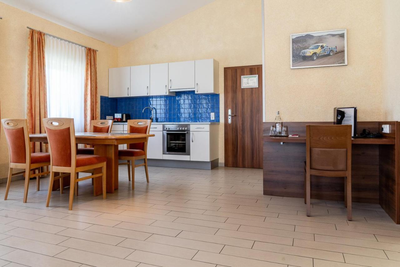 Land-Gut-Hotel Am Ring Meuspath Ngoại thất bức ảnh