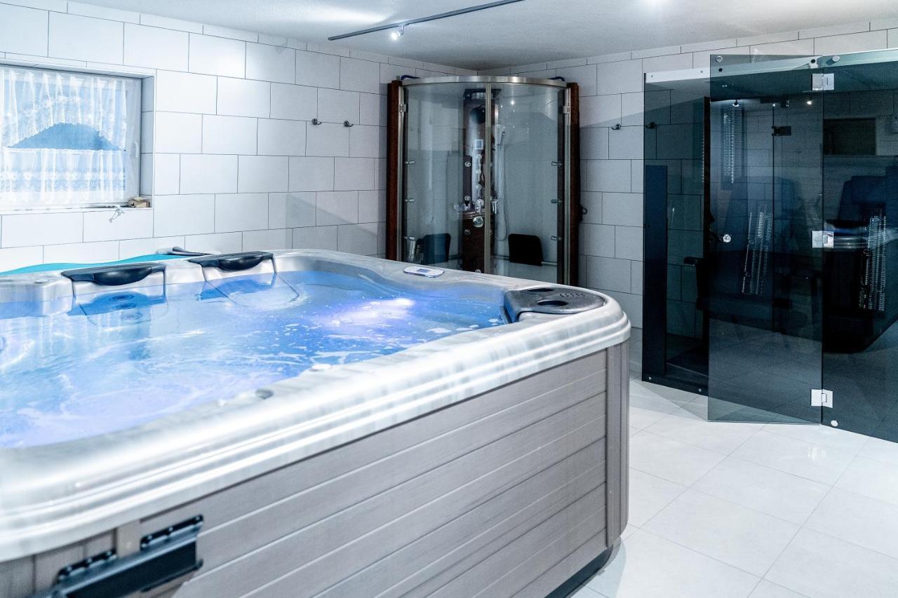 Land-Gut-Hotel Am Ring Meuspath Ngoại thất bức ảnh