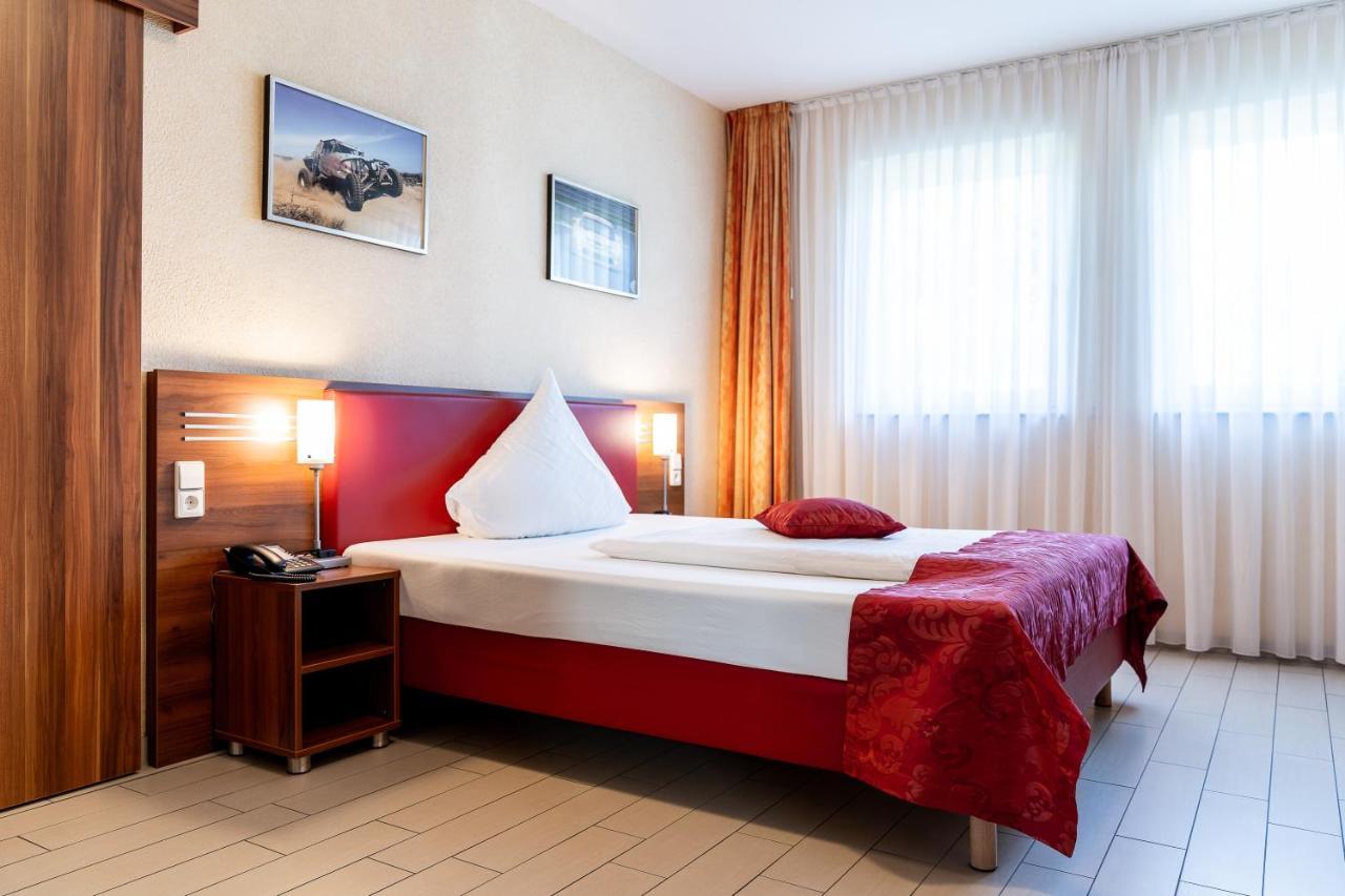 Land-Gut-Hotel Am Ring Meuspath Ngoại thất bức ảnh