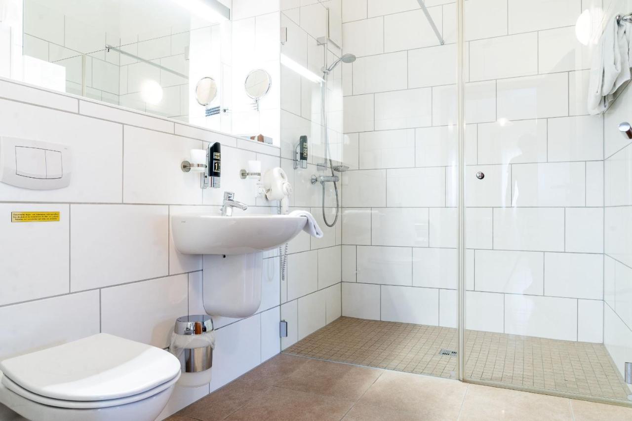 Land-Gut-Hotel Am Ring Meuspath Ngoại thất bức ảnh
