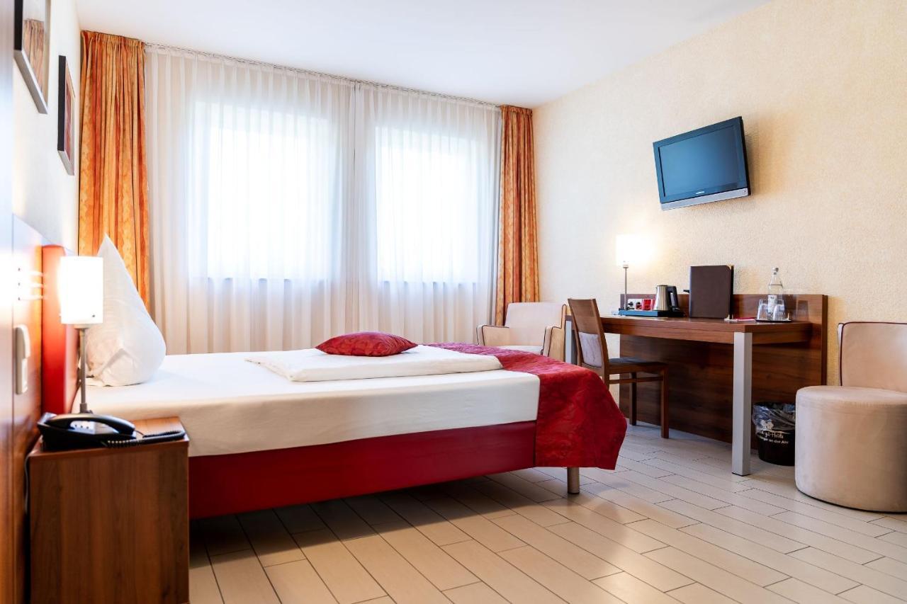 Land-Gut-Hotel Am Ring Meuspath Ngoại thất bức ảnh
