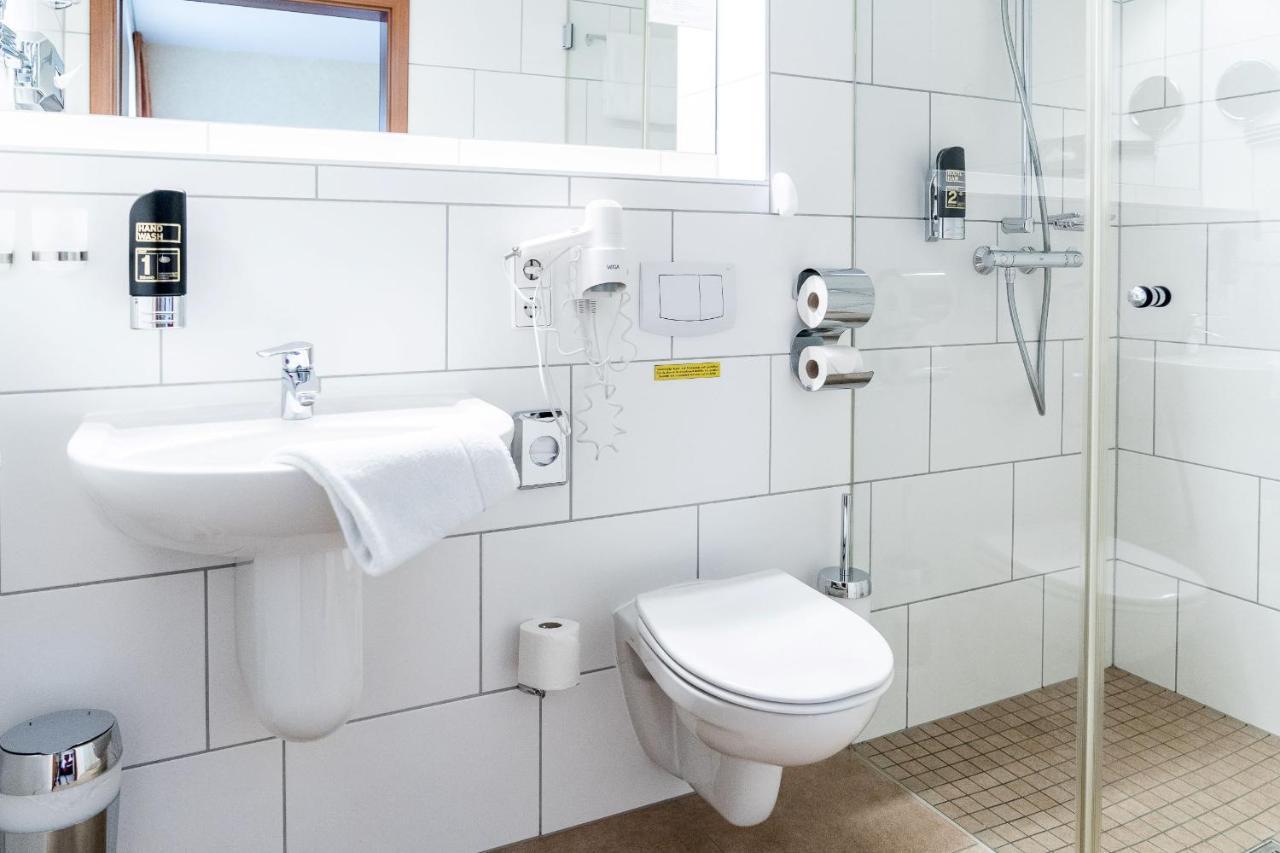 Land-Gut-Hotel Am Ring Meuspath Ngoại thất bức ảnh