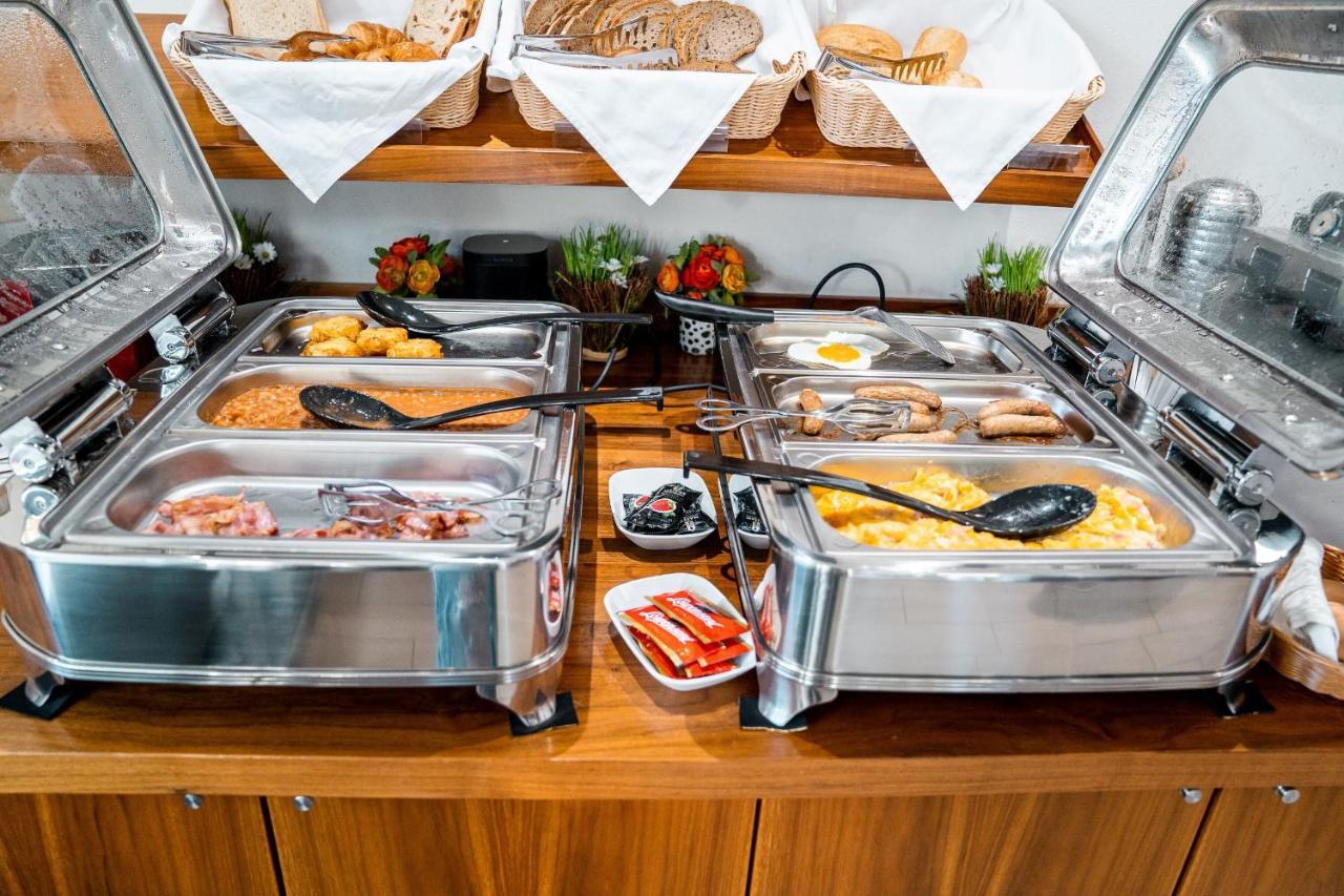 Land-Gut-Hotel Am Ring Meuspath Ngoại thất bức ảnh