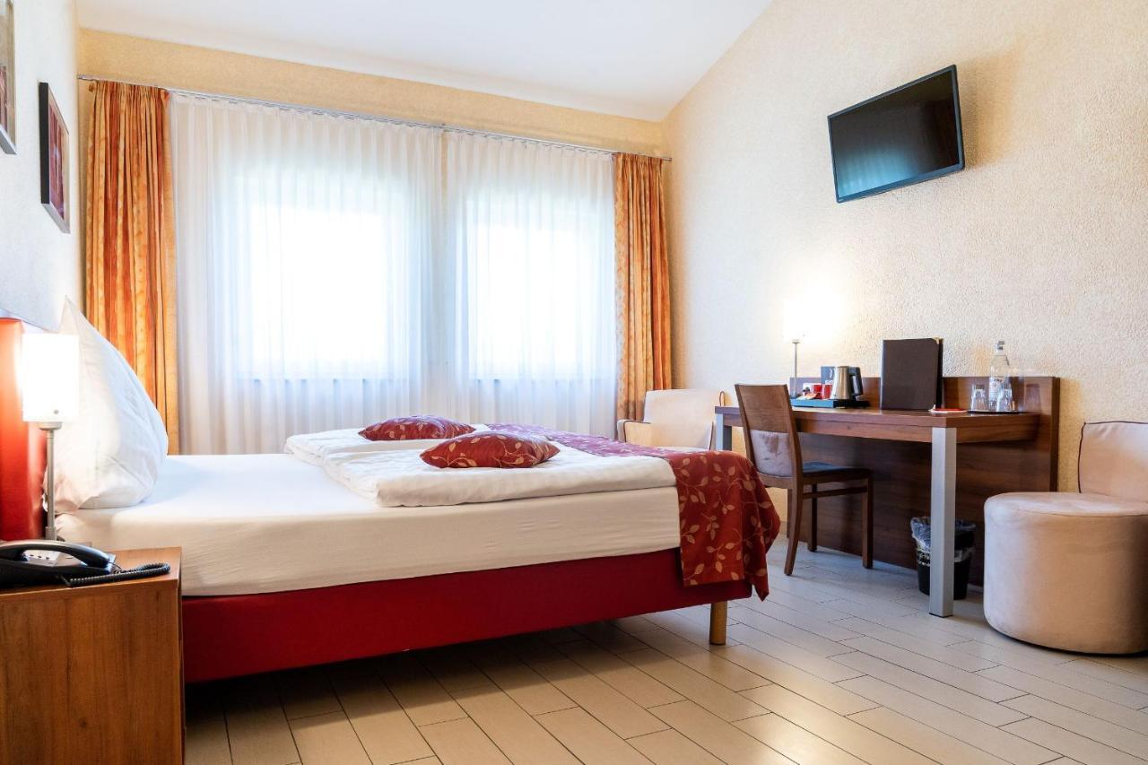 Land-Gut-Hotel Am Ring Meuspath Ngoại thất bức ảnh